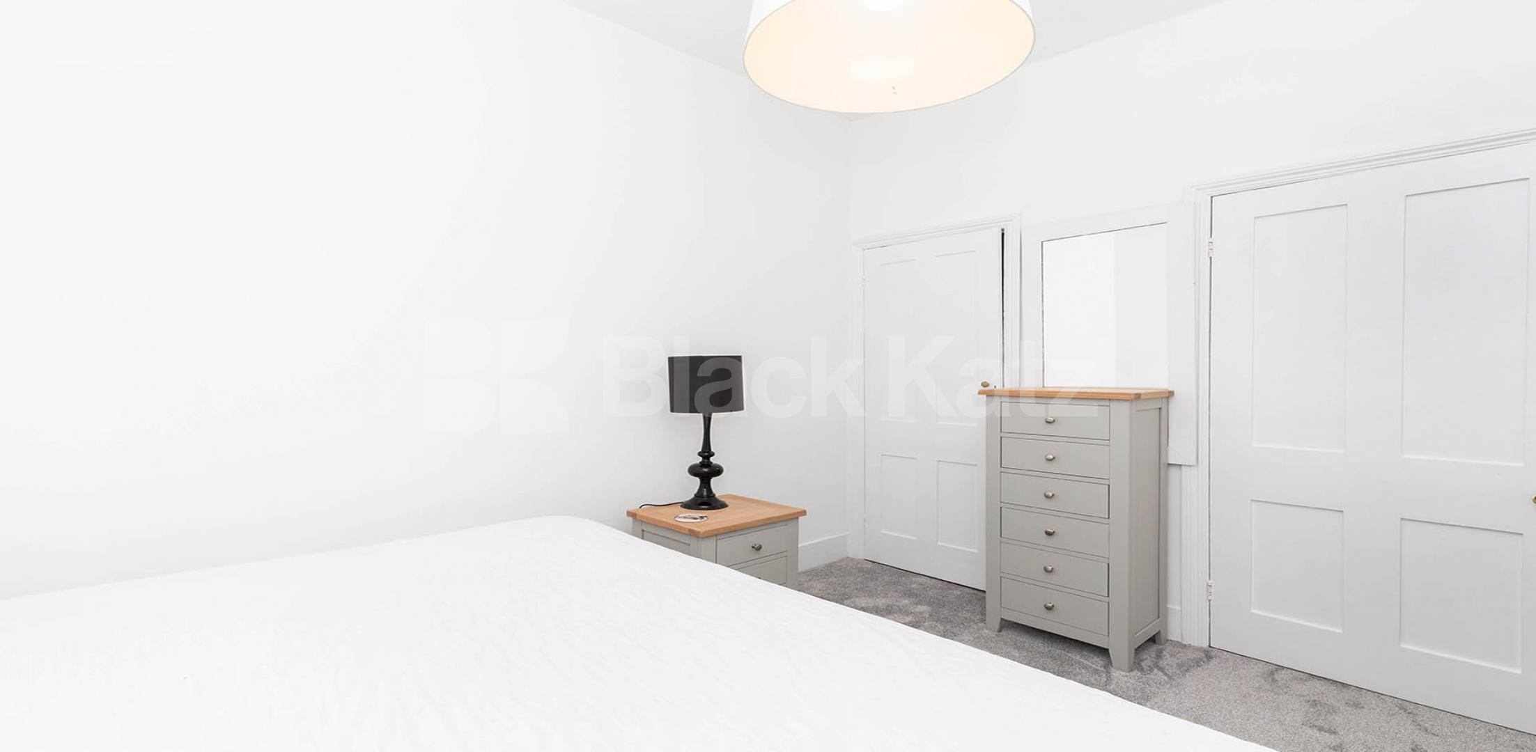 Central camden location 3 double bedrooms plus lounge mins to tube snd shops College Place, Camden